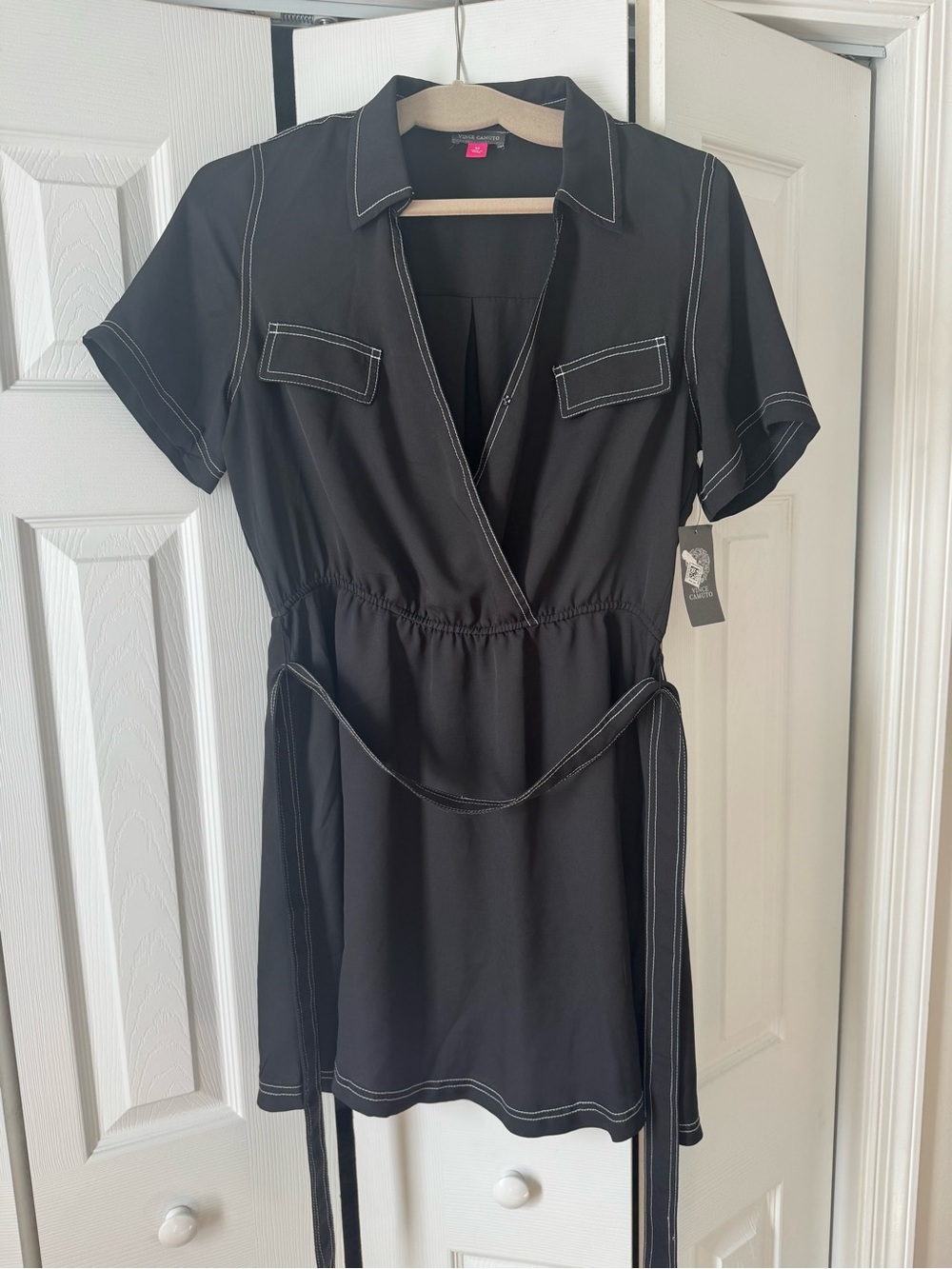 Vince Camuto Black Short-Sleeve Midi Shirt Dress with Contrast Stitching